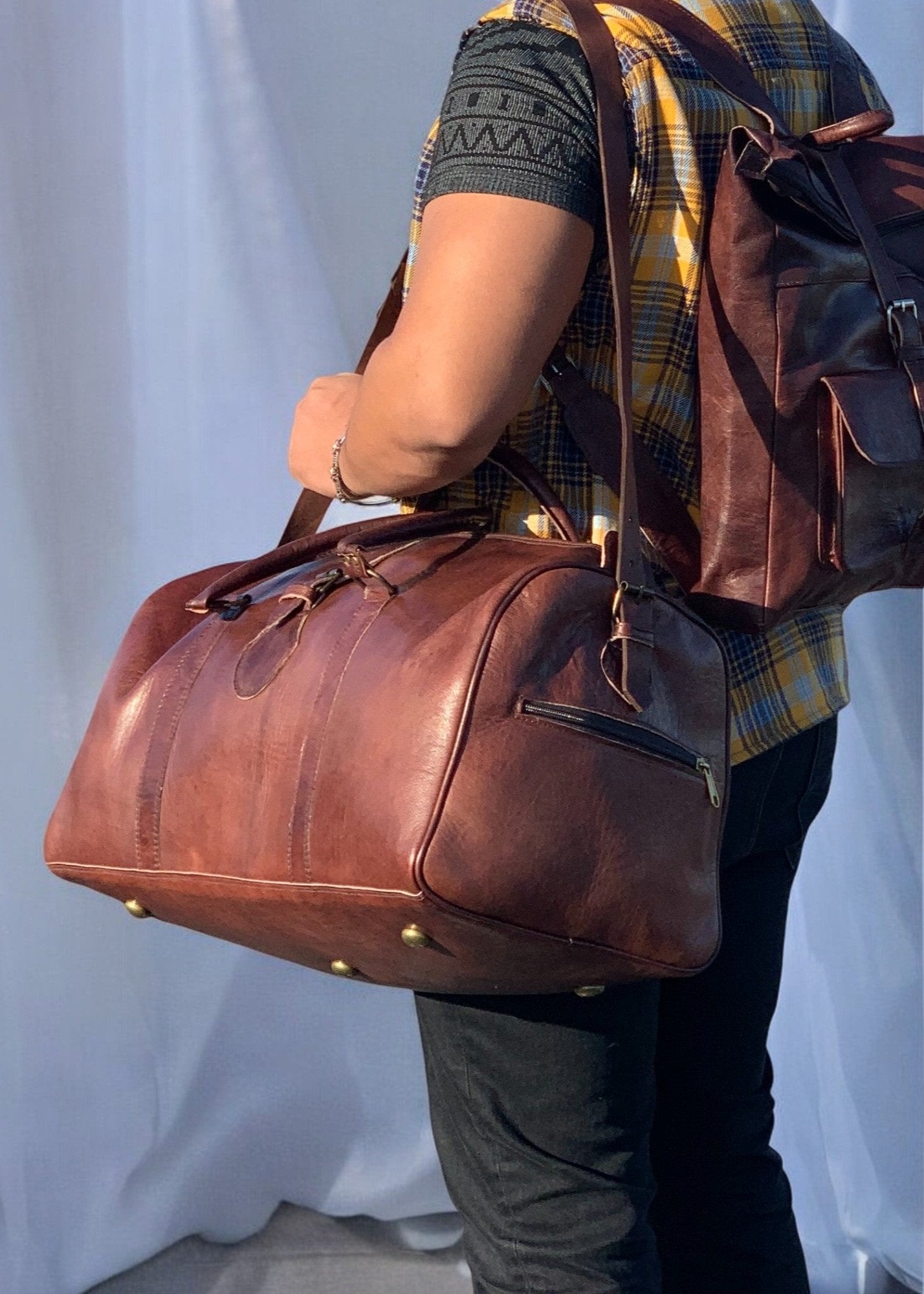 Sturdy leather travel bag