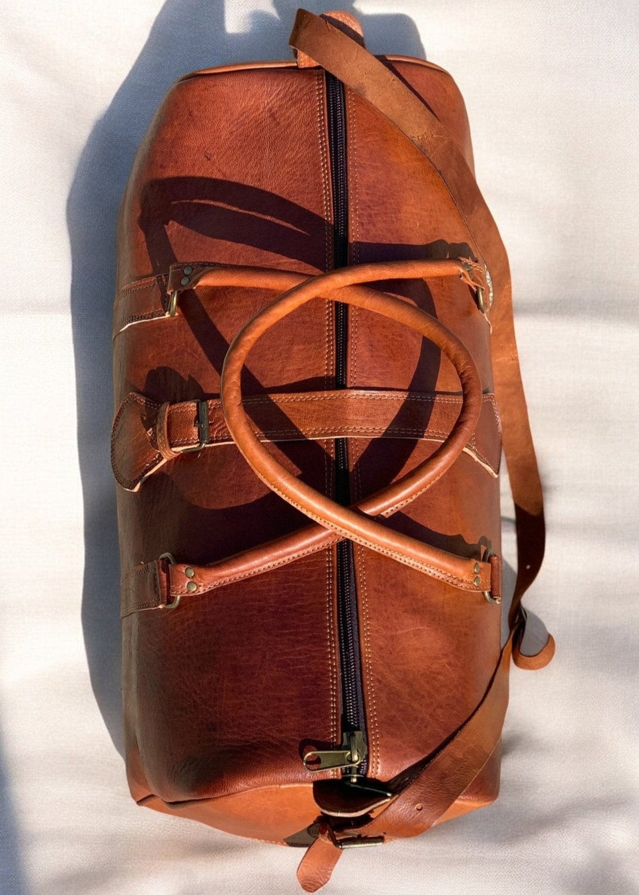 Sturdy leather travel bag