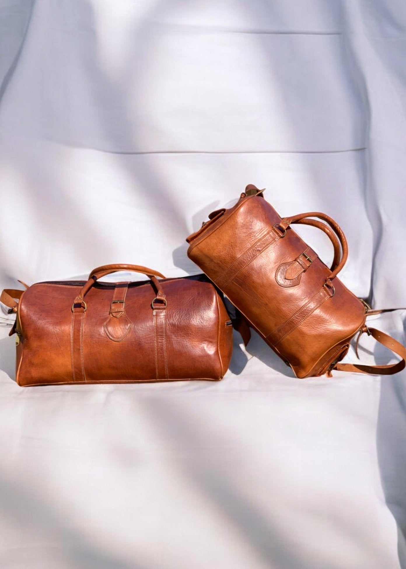 Sturdy leather travel bag